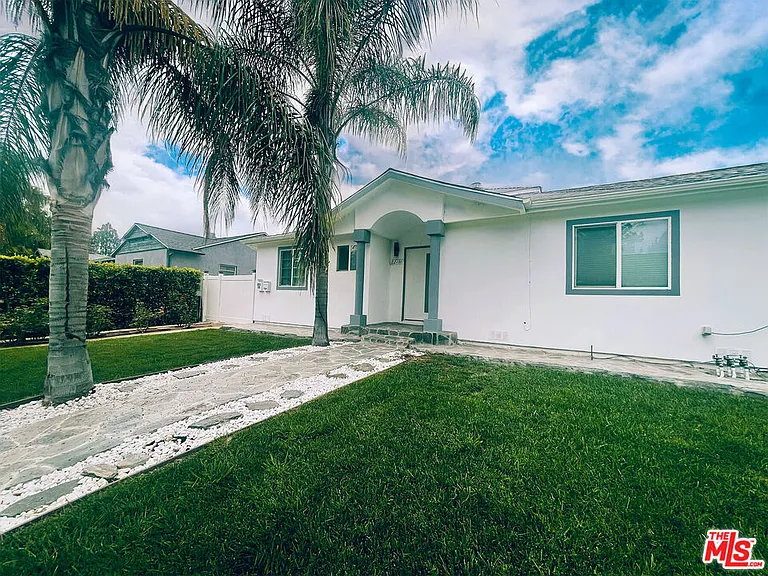 22131 Victory Blvd — Photo 1