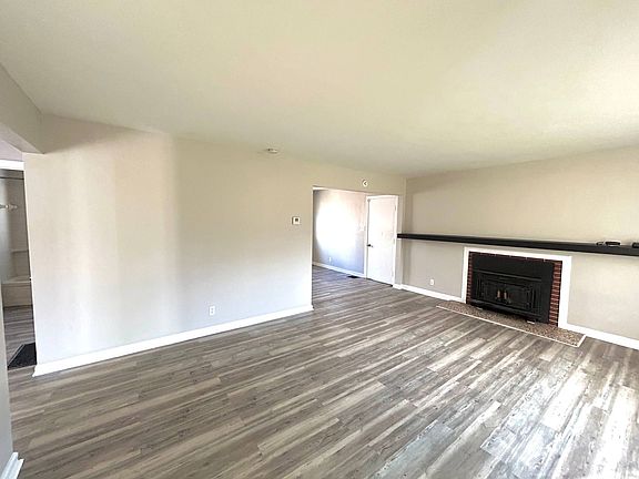 4th image of 116 Waverly Ave