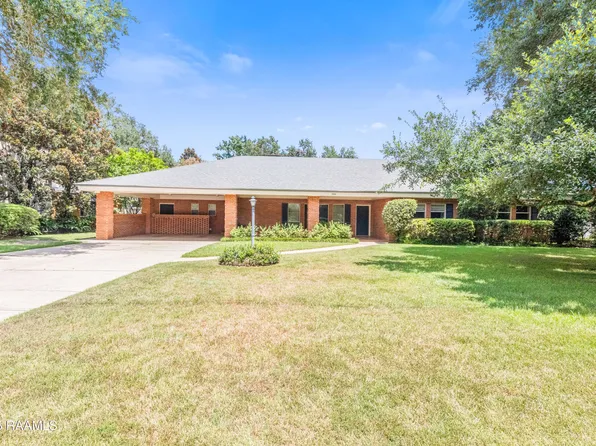 106 Girard Woods Dr, Lafayette, LA 70503