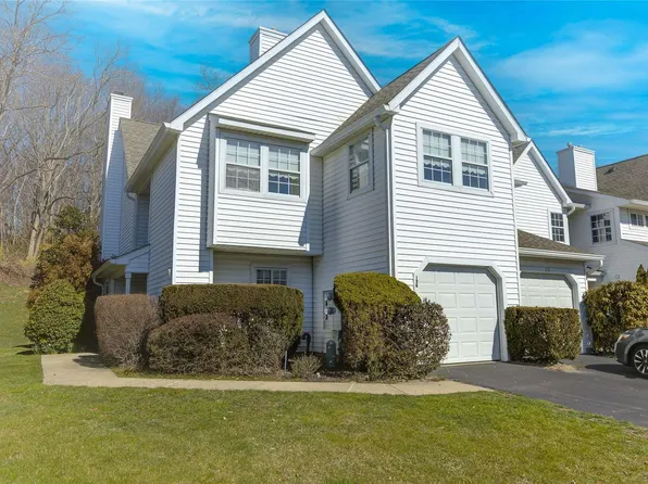 174 Thomas Lane #174, Setauket, NY 11733