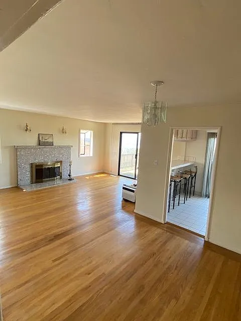 943 Contra Costa Dr