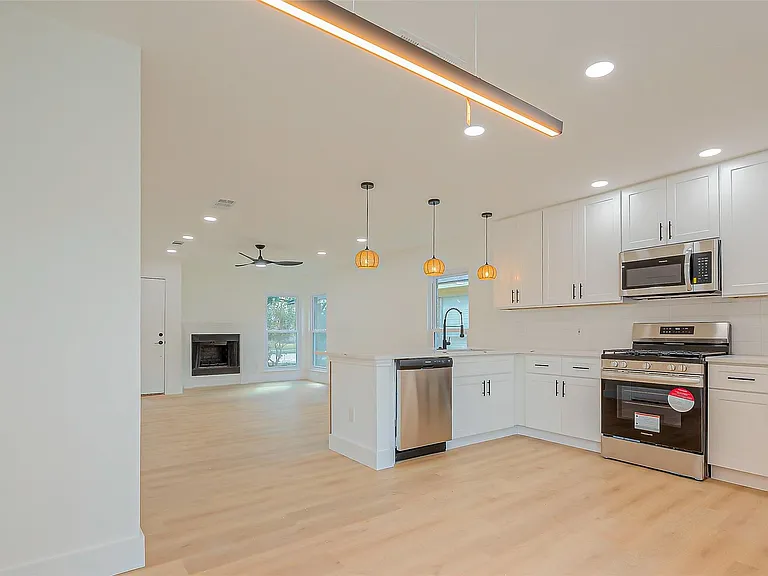 3010 Bandell Dr — Photo 14