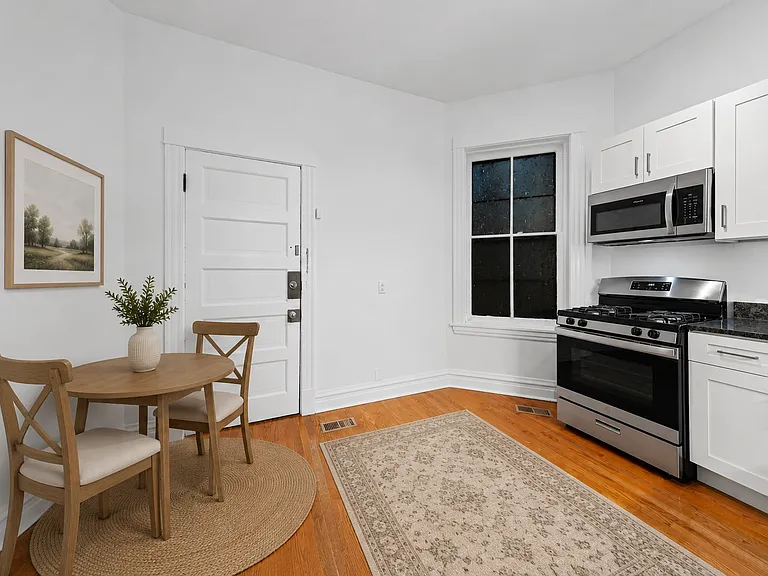 2023 W Roscoe St #1R — Photo 3