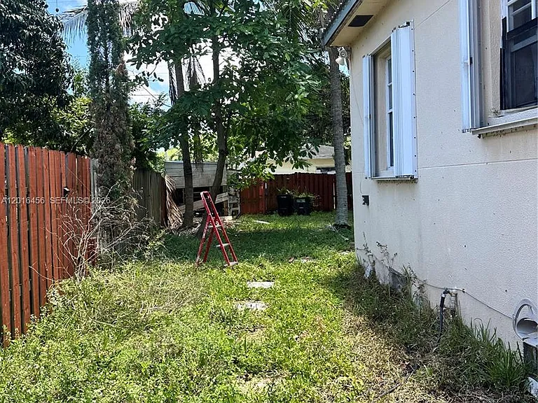 1427 N 26th Ave — Photo 18