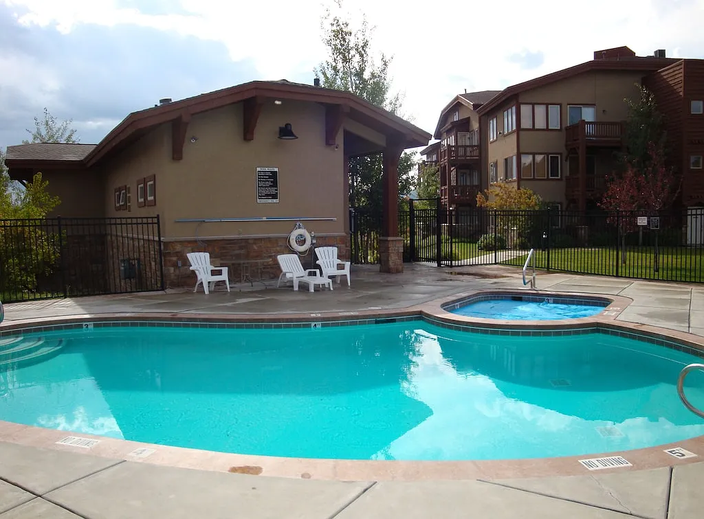 2 bed, 1050 sqft, $2,950 — Photo 2