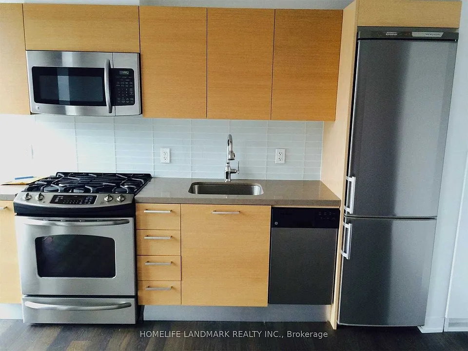 318 King St E #409