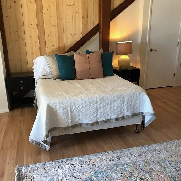 New nectar mattresses and luxury peacock alley sheets.