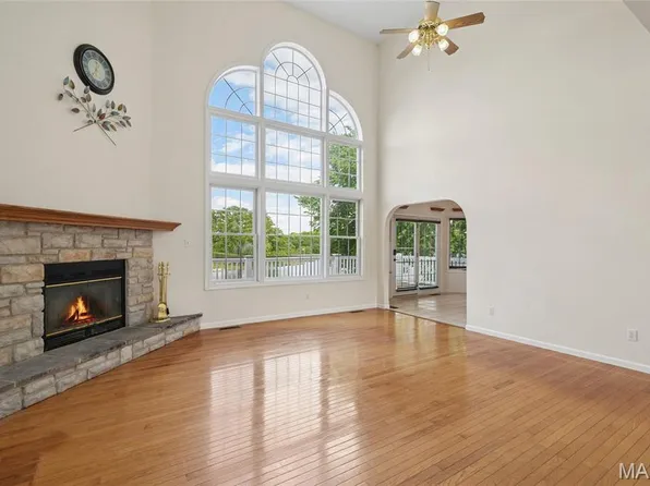 101 W Lakeview Dr, De Soto, MO 63020