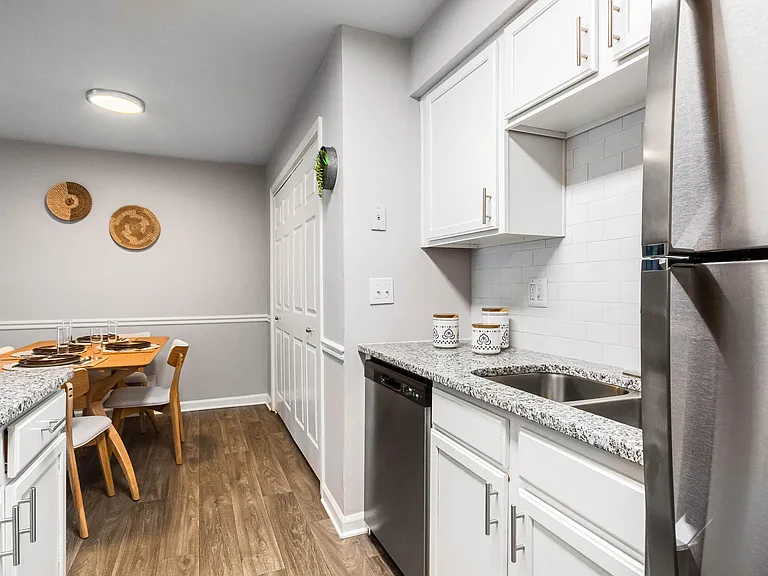 Shadowbluff Apartments — Photo 18