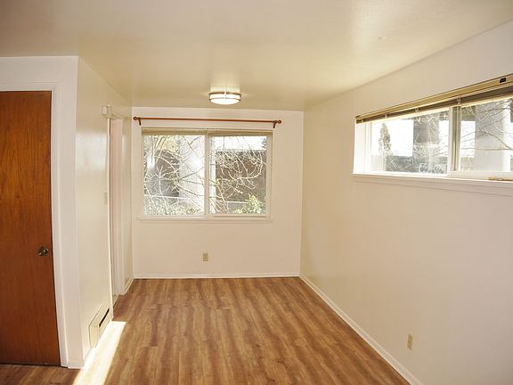 3rd image of 4046 5th Ave NE