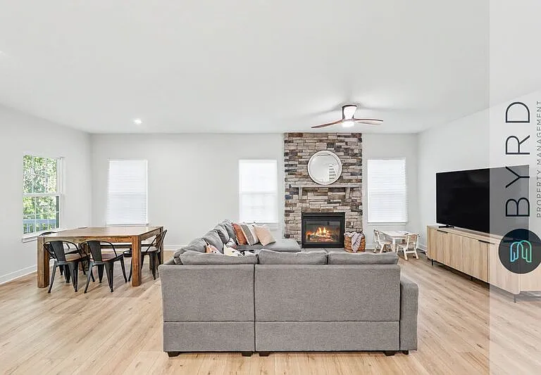 18606 Holly Crest Dr — Photo 8