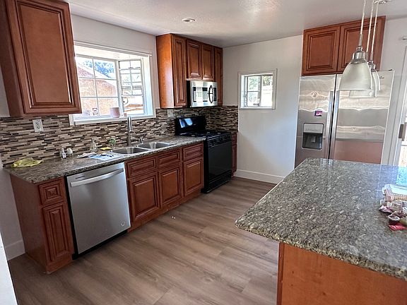 3rd image of 22525 Sonoma St