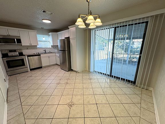 4th image of 3805 Pilgram Dr