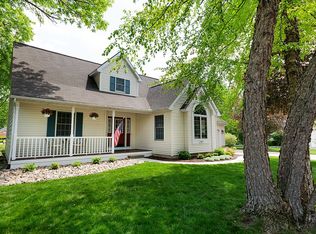 1211 Hampshire Dr, Saint Johns, MI 48879
