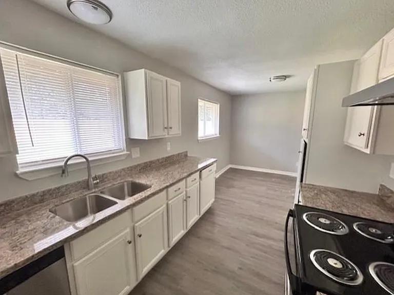 11122 Dalebrook Dr — Photo 16