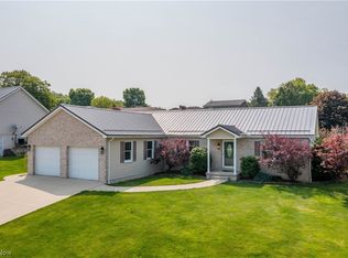 20 Par Three Dr, Follansbee, WV 26037