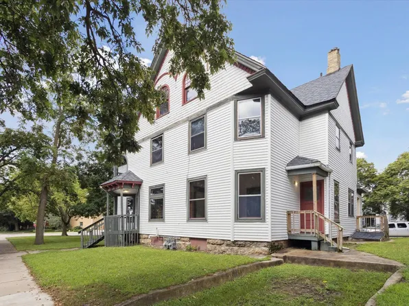 541 Woodlawn Ave, Rockford, IL 61103