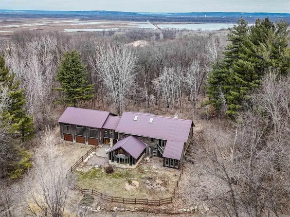 51181 Green Island Rd, Miles, IA 52064