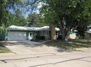 907 Pine Heights Rd, Wayne, NE 68787