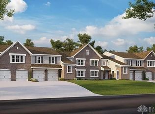 2661 Golden Leaf Dr, Dayton, OH 45431