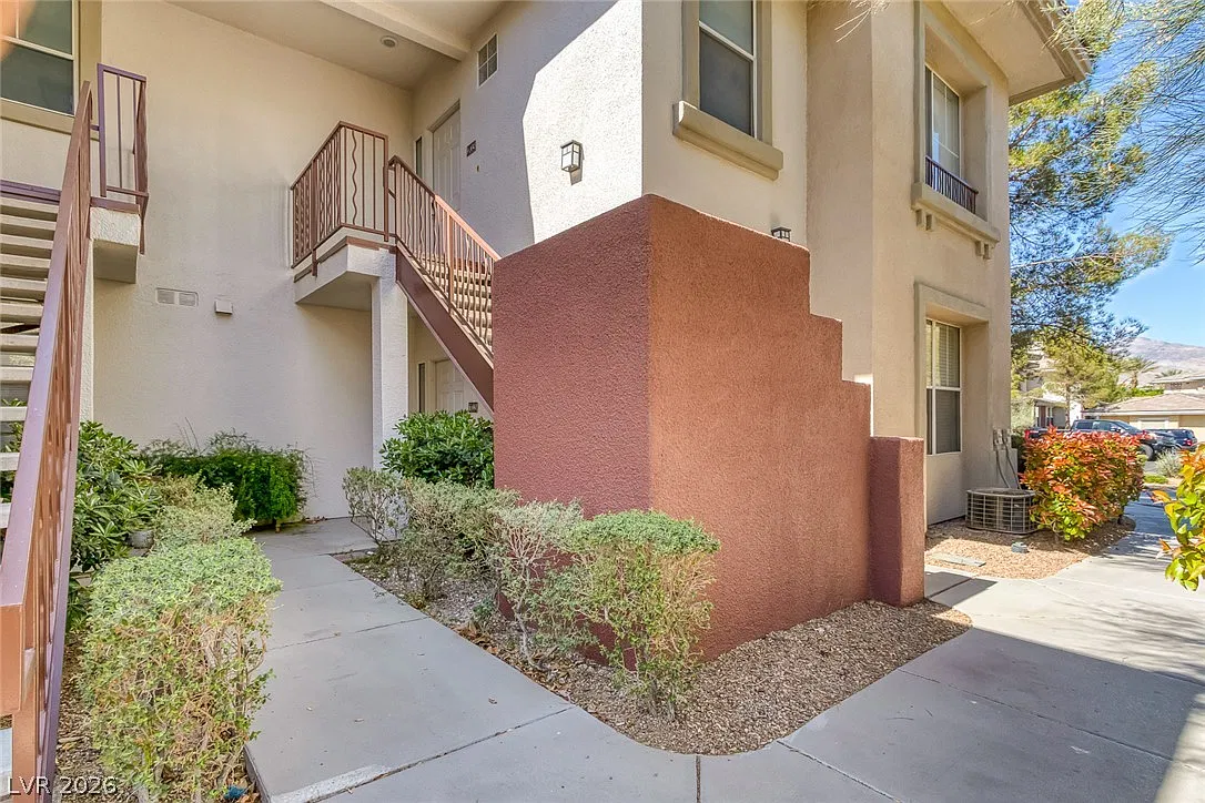 2 bed, 2.0 bath, 1269 sqft, $1,687 — Photo 3