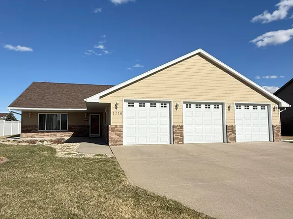 1716 Thomsen Pl, Mitchell, SD 57301