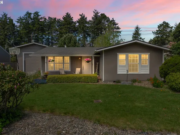 455 Hemlock St, Florence, OR 97439