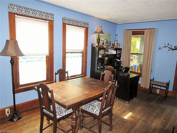 2nd image of 142 Charles St