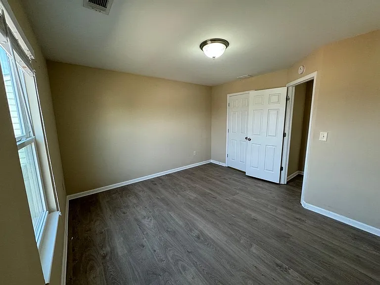 1620 Shire Village Dr — Photo 48