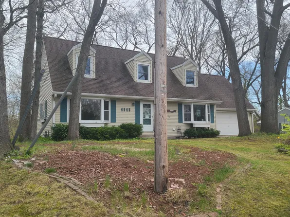 4545 N Cedar Trl, Stevensville, MI 49127