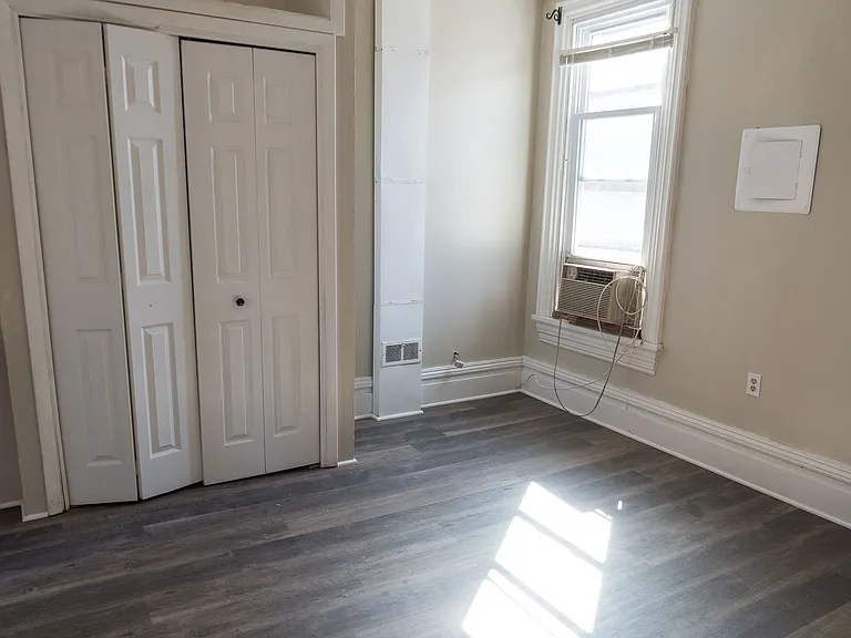127 Herr St — Photo 7