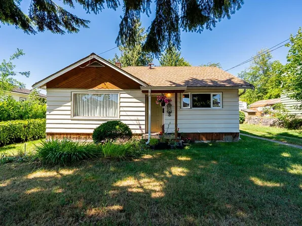 715 Roderick Ave, Coquitlam, BC V3K 1P6
