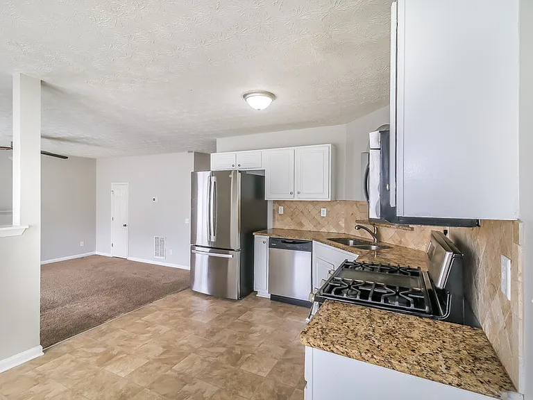 650 Compton Ln — Photo 11