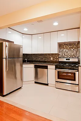 Rented by Perry Associates NYC Inc | media 26