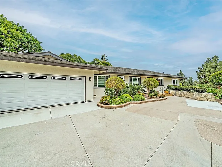 2220 Jose Way — Photo 1