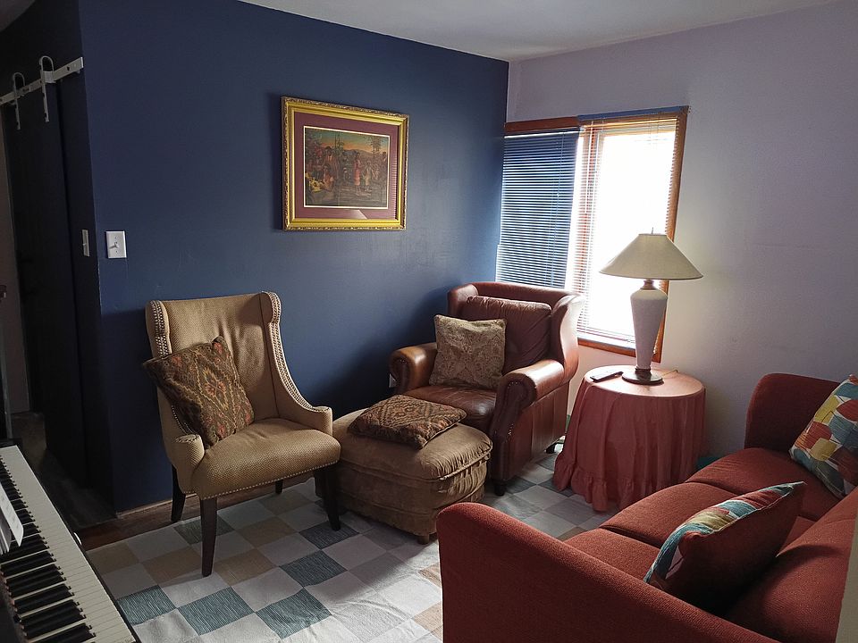 Furniture for display only