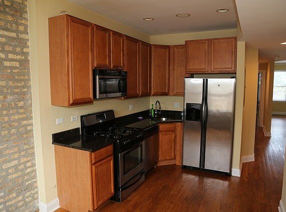 3rd image of 6152 N Ravenswood Ave APT 2