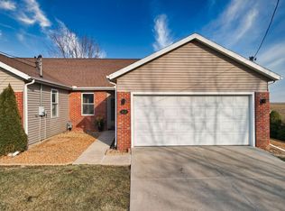 412 Prairie View Ct, Le Roy, IL 61752