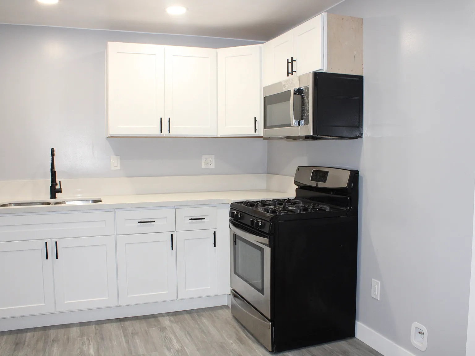 10252 Vena Ave — Photo 2