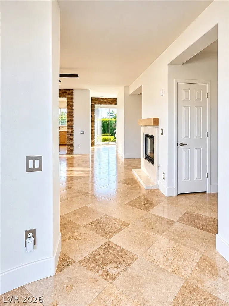 3 bed, 2.0 bath, 1680 sqft, $2,950 — Photo 3