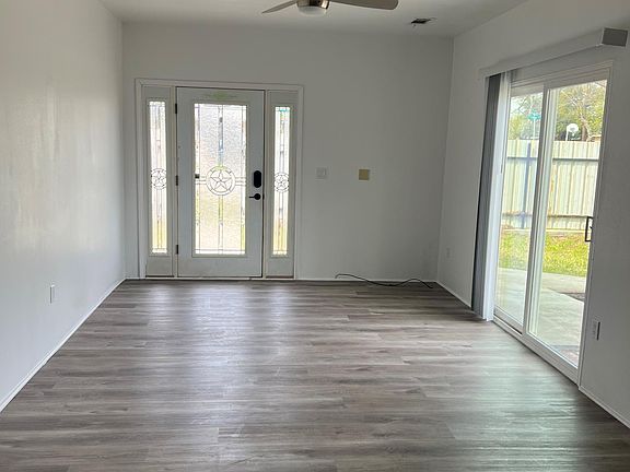 5th image of 301 W Lindsey St