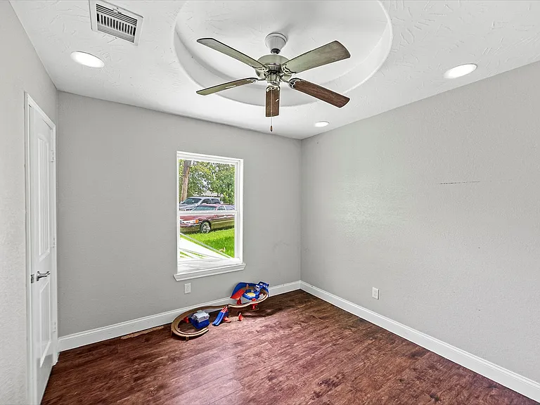 1209 Dogwood Dr — Photo 9