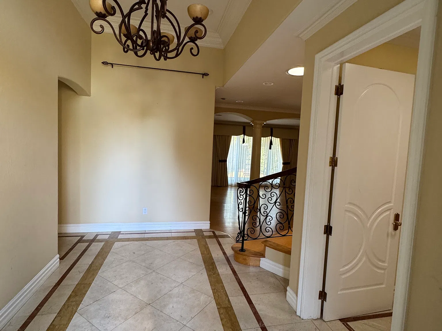 4 bed, 2804 sqft, $7,200 — Photo 4