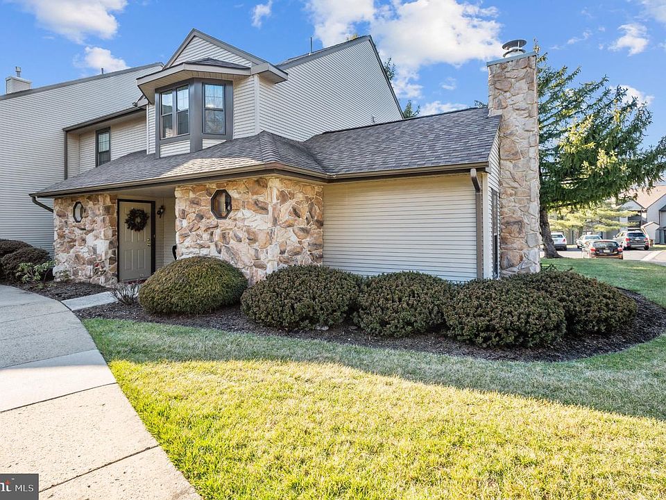 1st image of 381 Redbud Ct #381