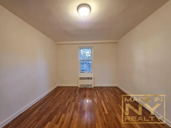 140-18 Burden Crescent image 7 of 7