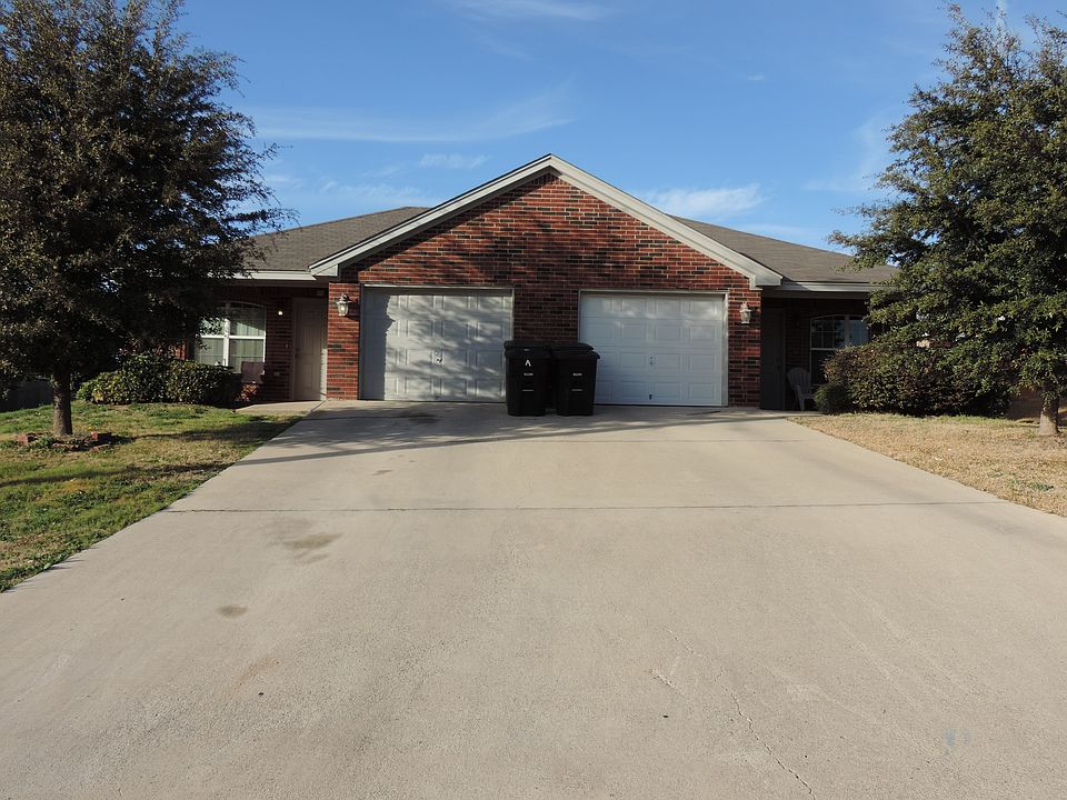 1st image of 818 Twin Oaks Dr