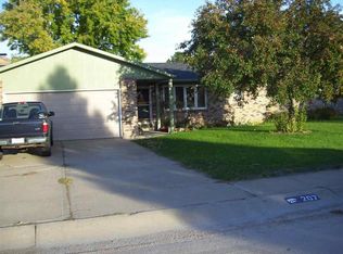 207 Redwood Dr, North Platte, NE 69101