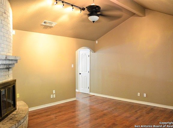 5th image of 5018 Crestwood Dr
