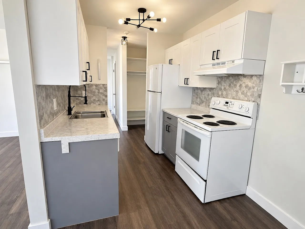 Oliver 2 Bed 1 Bath with Balcony Condo For Rent Edmonton — Photo 2