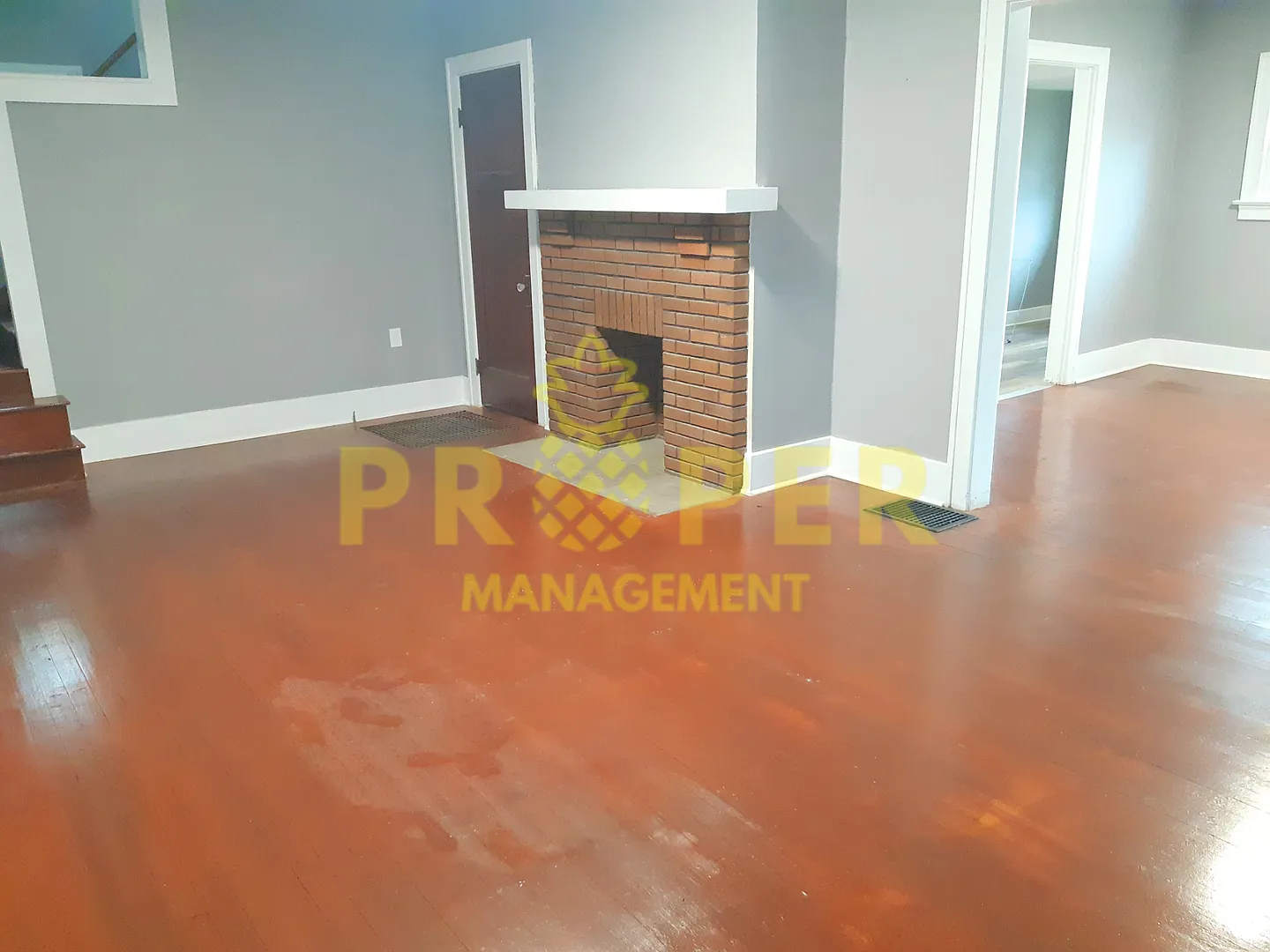 Beautiful 2 bedroom 1 bathroom house with 2 car garage — Photo 2